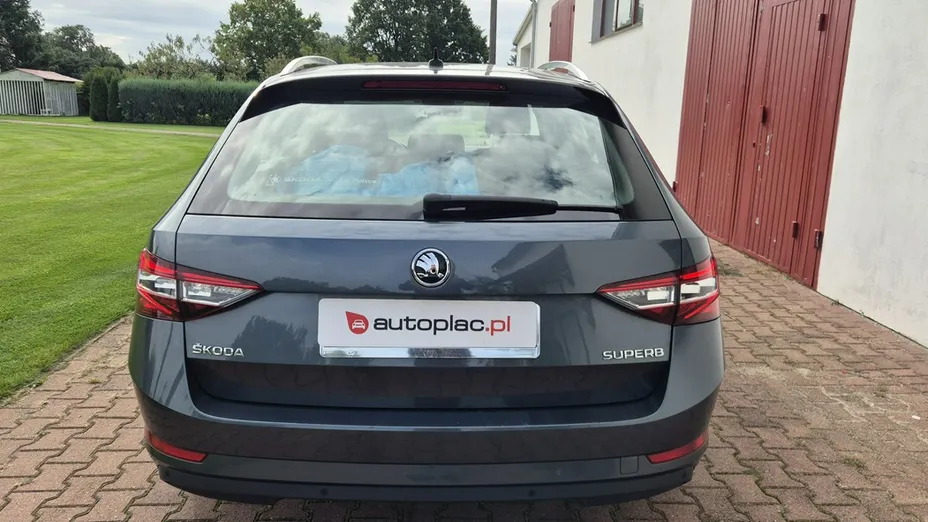 SKODA Superb -