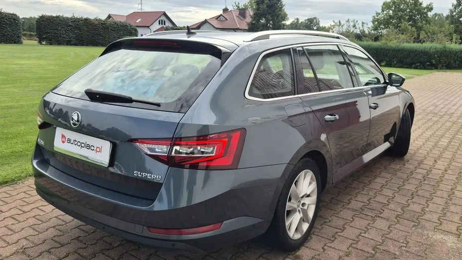SKODA Superb -