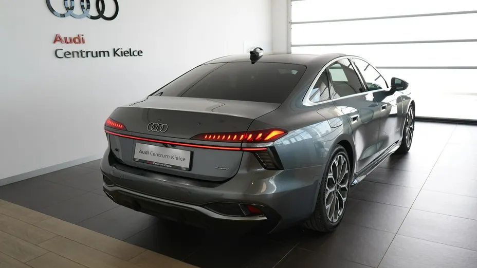 AUDI A6 -