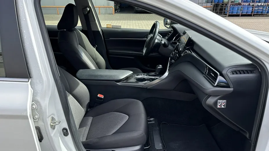 TOYOTA Camry -
