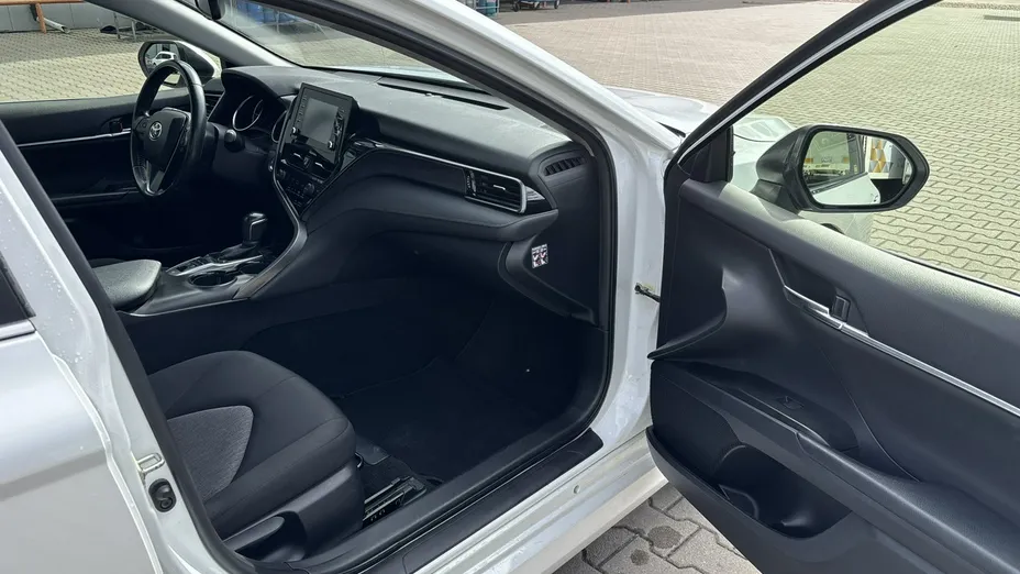 TOYOTA Camry -