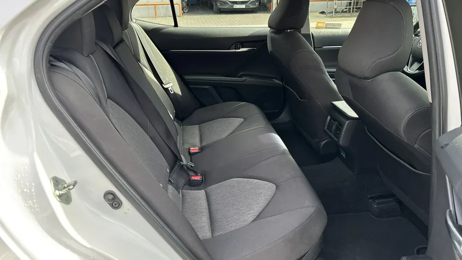 TOYOTA Camry -