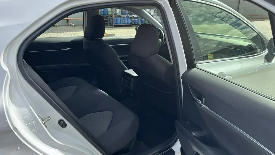 TOYOTA Camry -