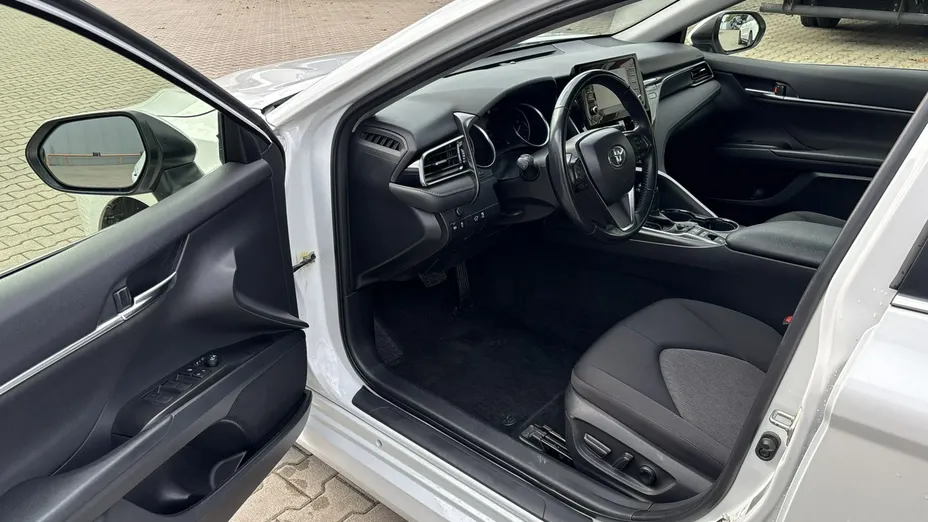 TOYOTA Camry -