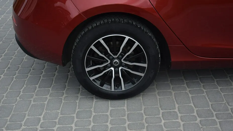 VOLVO V40 -