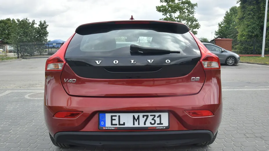 VOLVO V40 -
