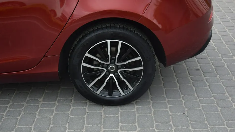 VOLVO V40 -
