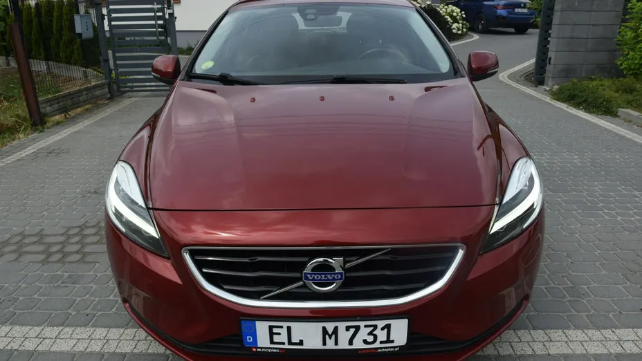 VOLVO V40 -