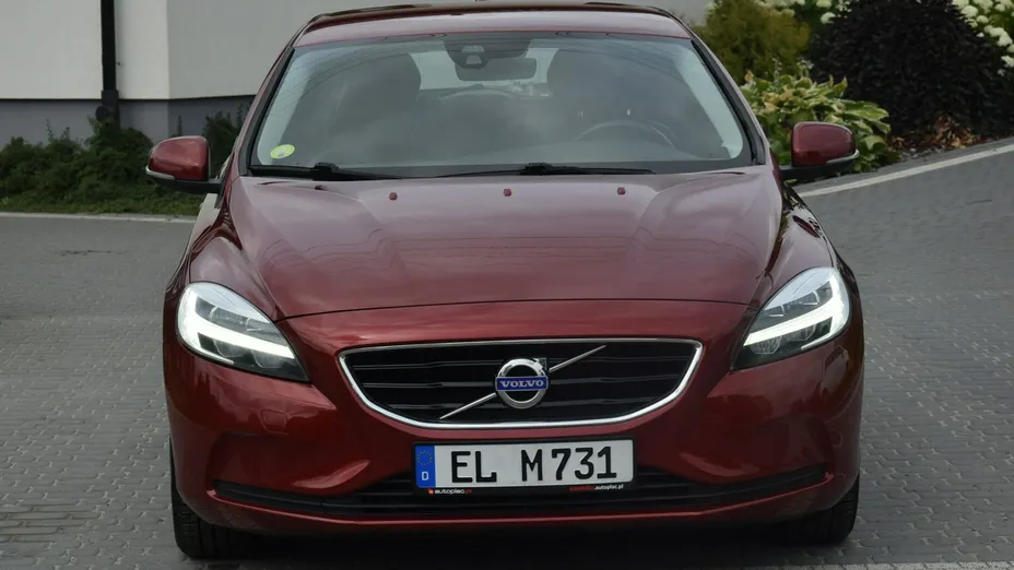 VOLVO V40 -