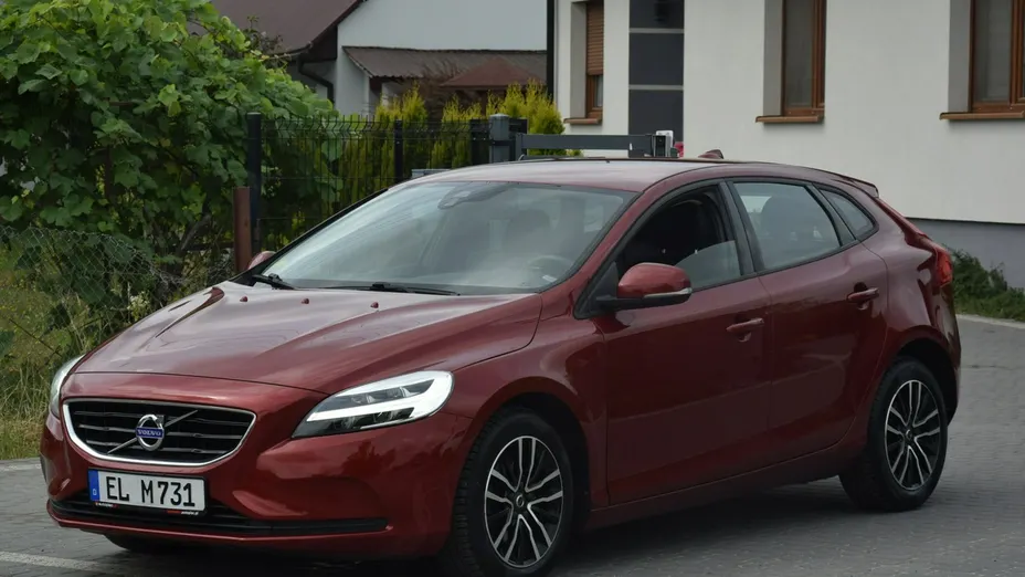 VOLVO V40 -