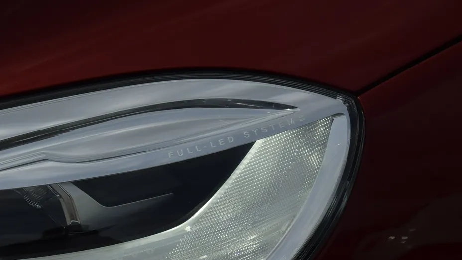 VOLVO V40 -