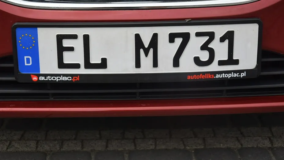 VOLVO V40 -
