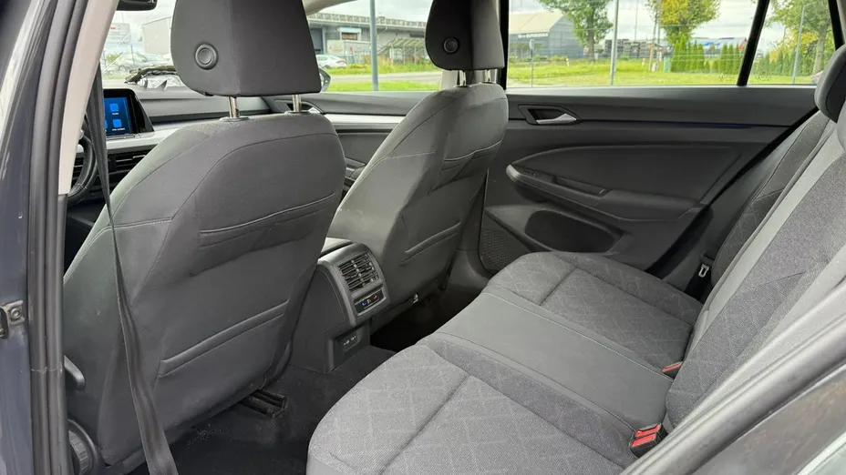 VOLKSWAGEN Golf -