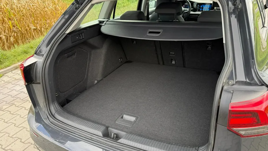 VOLKSWAGEN Golf -