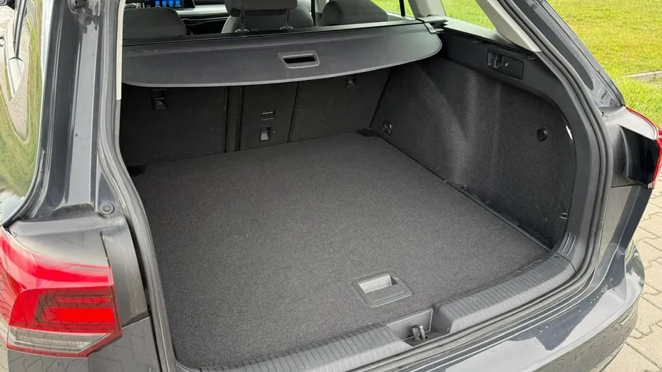 VOLKSWAGEN Golf -