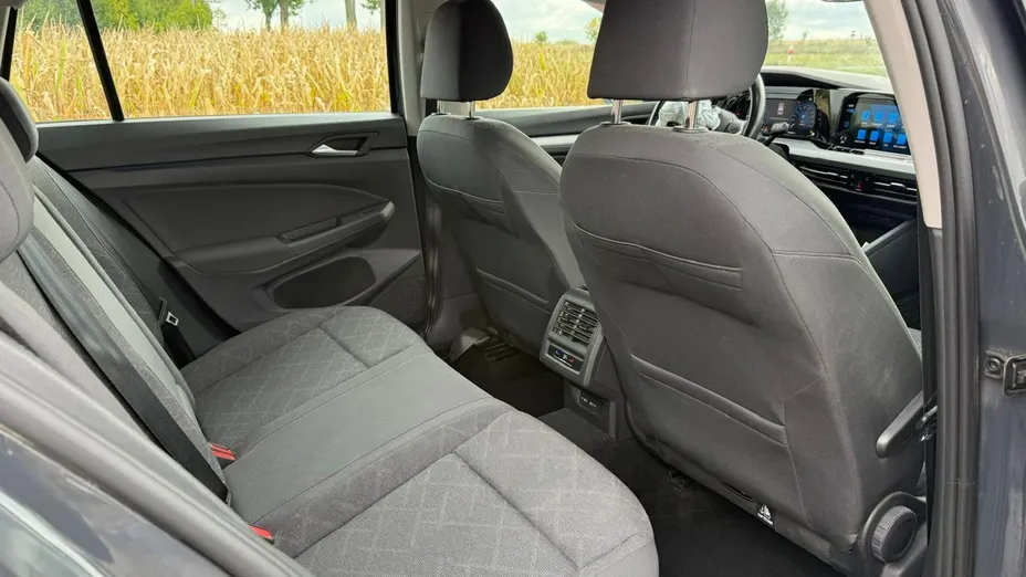 VOLKSWAGEN Golf -