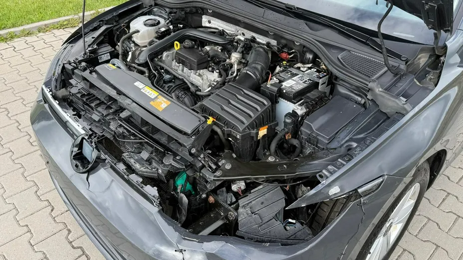 VOLKSWAGEN Golf -