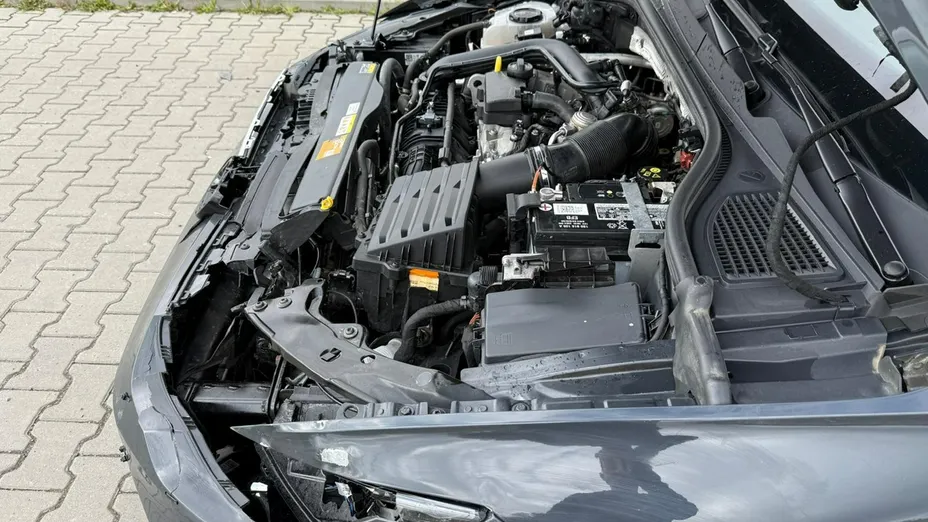 VOLKSWAGEN Golf -