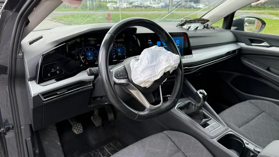 VOLKSWAGEN Golf -