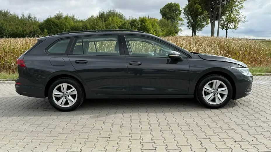 VOLKSWAGEN Golf -