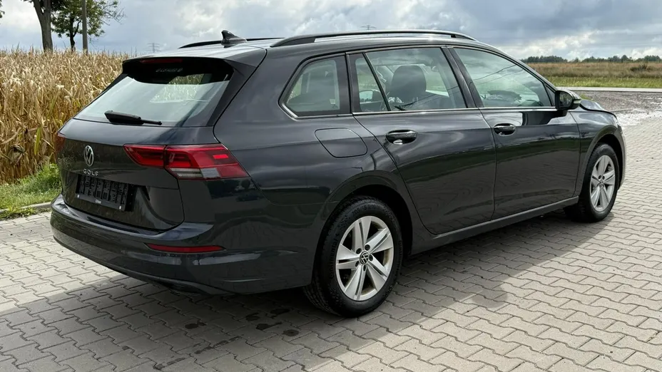 VOLKSWAGEN Golf -