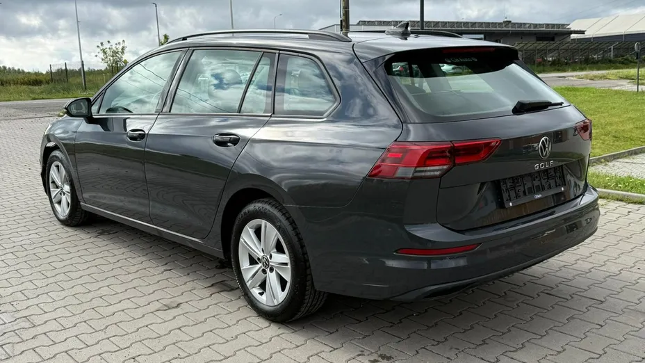 VOLKSWAGEN Golf -