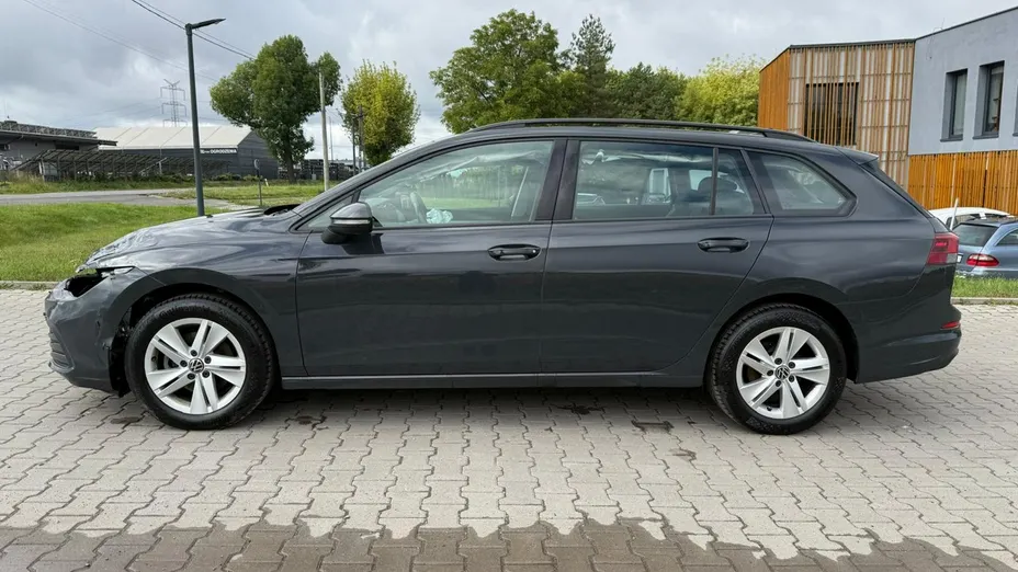 VOLKSWAGEN Golf -