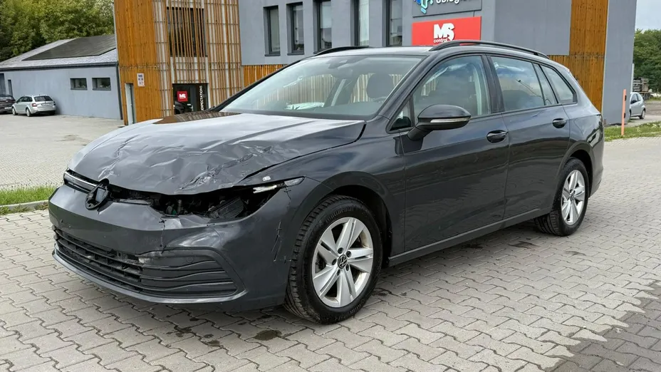 VOLKSWAGEN Golf -