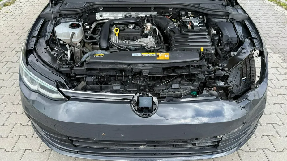 VOLKSWAGEN Golf -