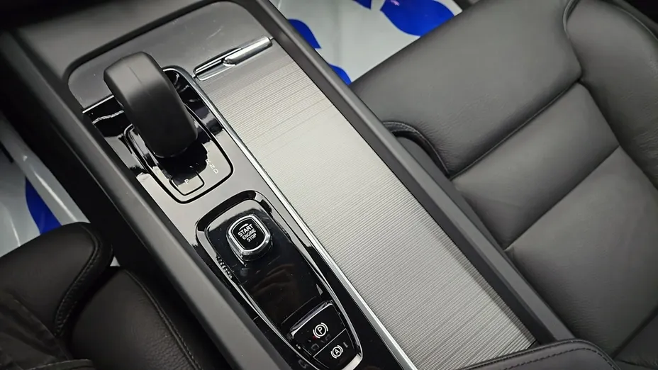 VOLVO XC60 -