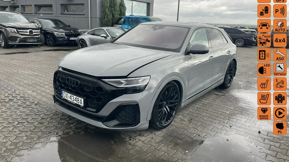AUDI Q8 -