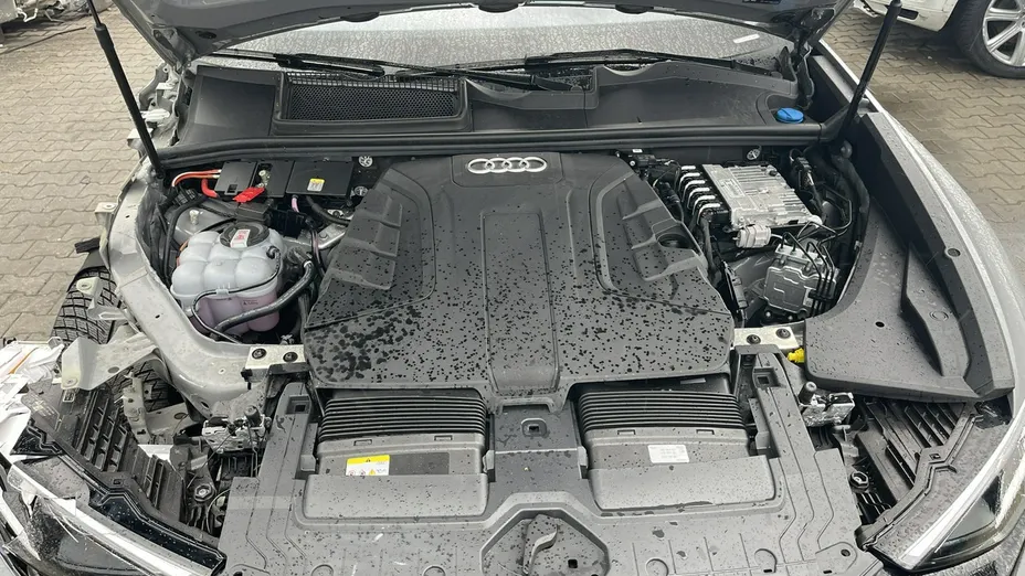 AUDI Q8 -