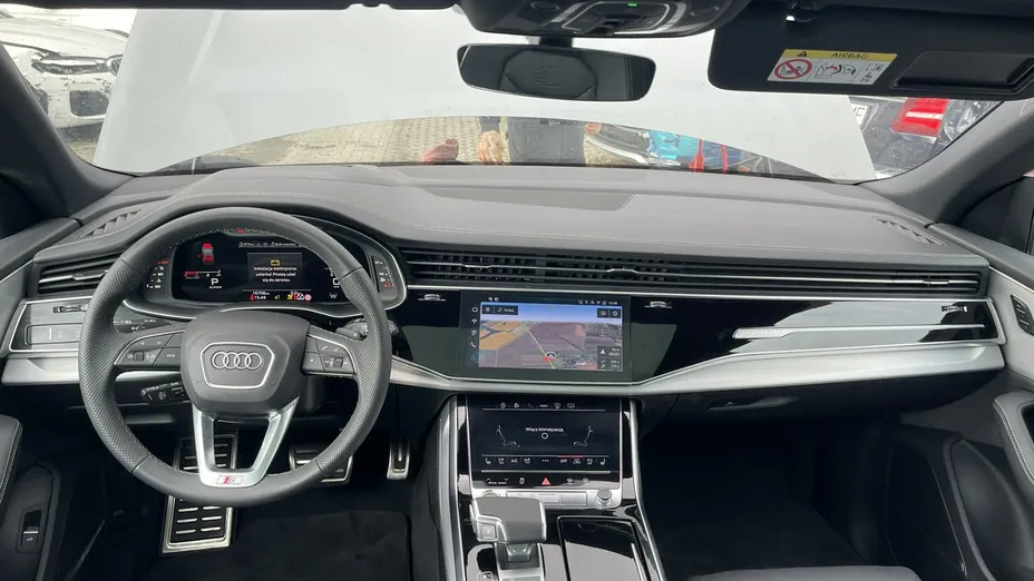 AUDI Q8 -