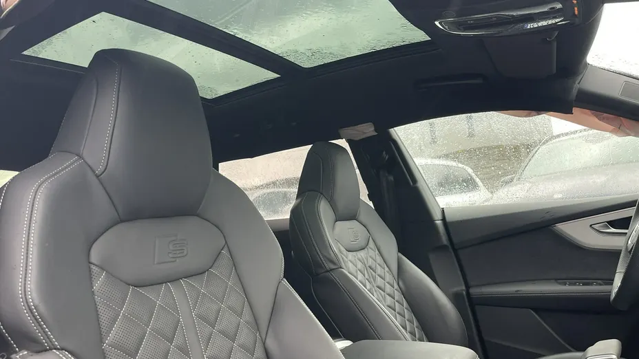 AUDI Q8 -