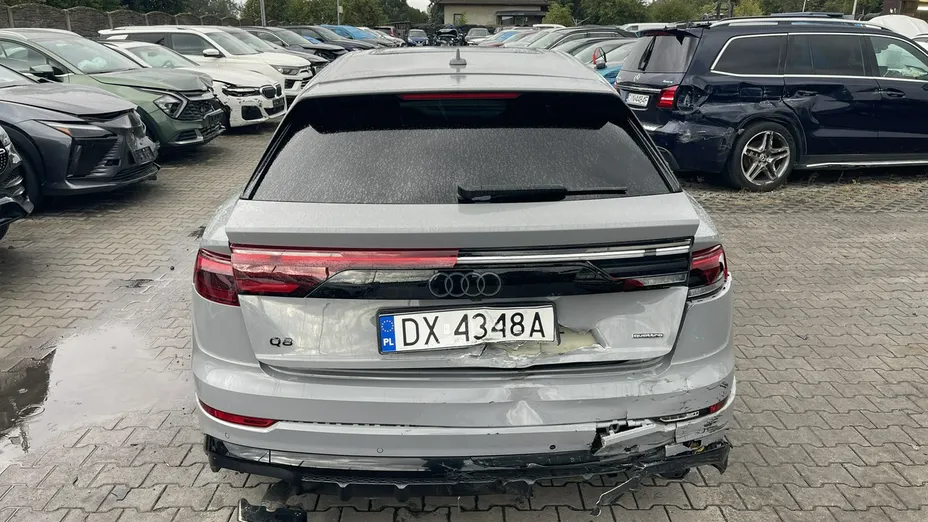 AUDI Q8 -