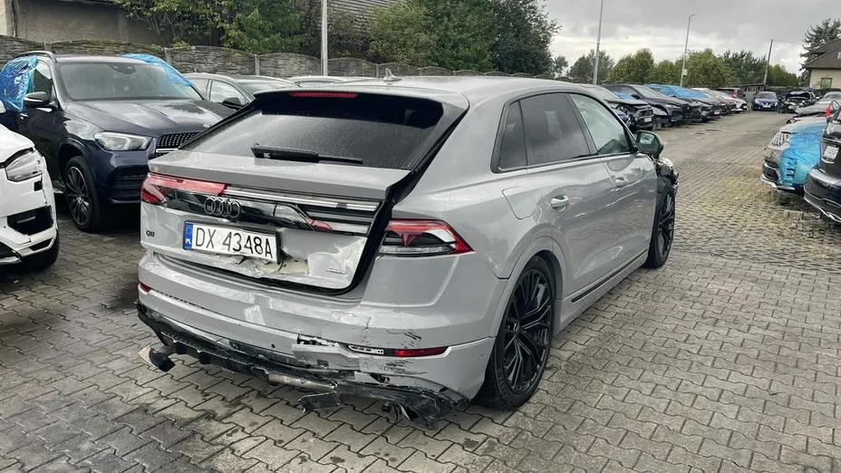 AUDI Q8 -