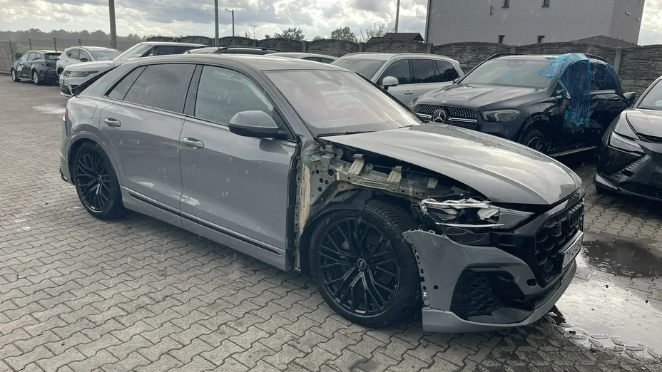 AUDI Q8 -