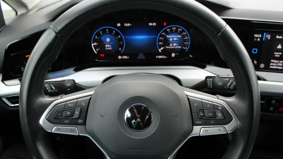 VOLKSWAGEN Golf -