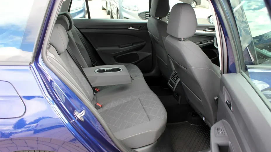VOLKSWAGEN Golf -