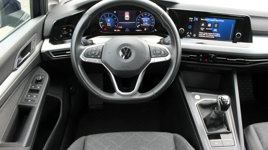 VOLKSWAGEN Golf -