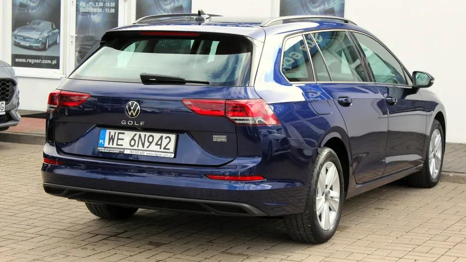 VOLKSWAGEN Golf -