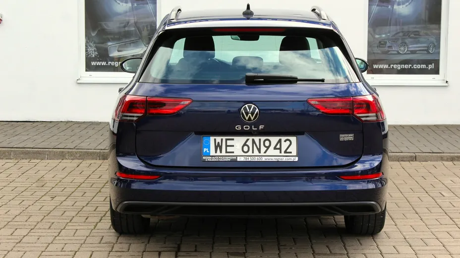VOLKSWAGEN Golf -