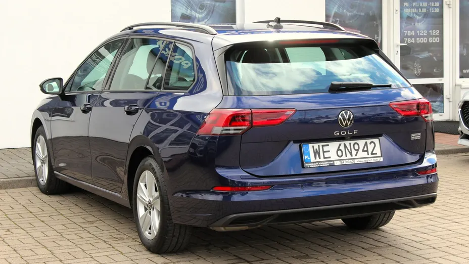 VOLKSWAGEN Golf -