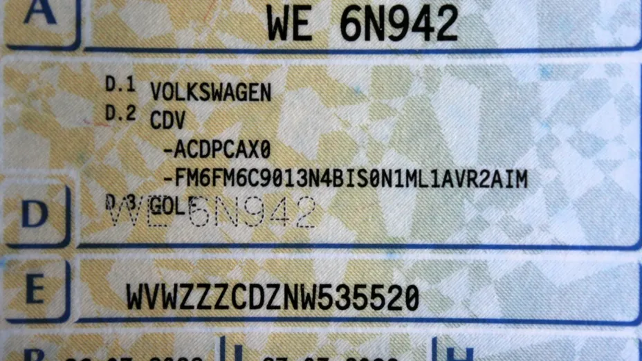 VOLKSWAGEN Golf -