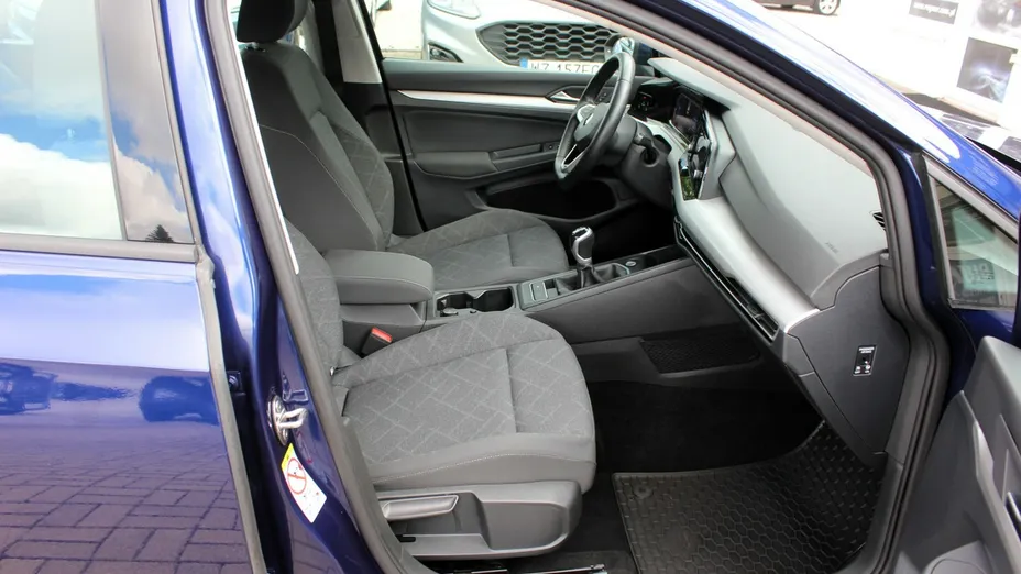 VOLKSWAGEN Golf -