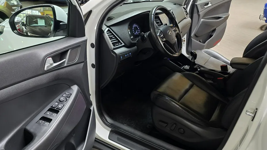HYUNDAI Tucson -