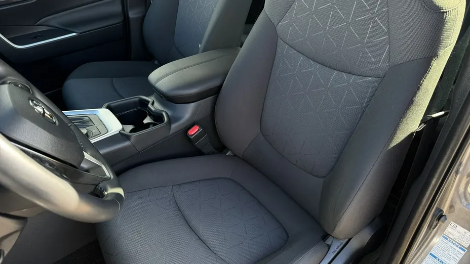 TOYOTA RAV4 -