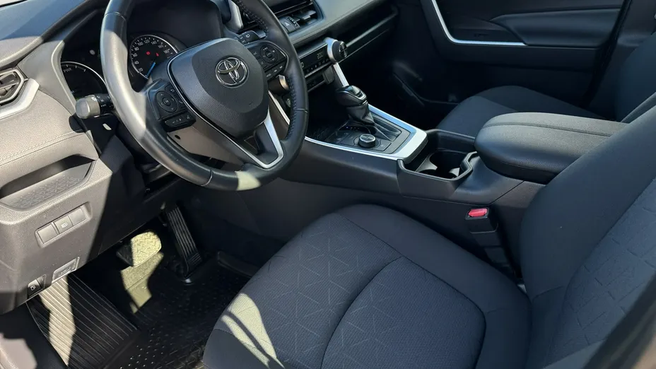 TOYOTA RAV4 -
