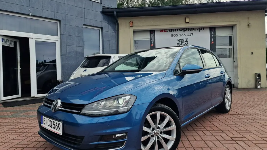 VOLKSWAGEN Golf -