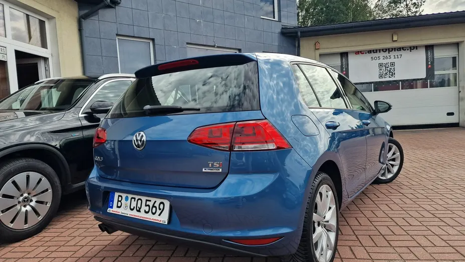 VOLKSWAGEN Golf -
